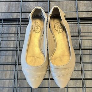 Life Stride Women's Cream Flats